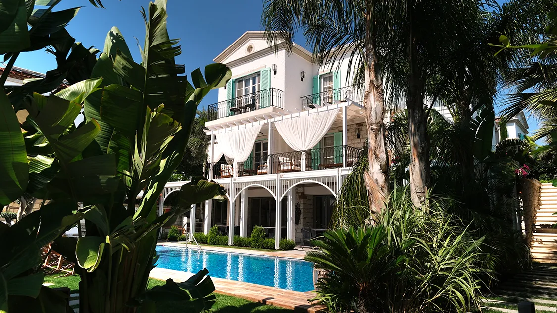 Crystal ile Monreve Alaçatı’da konaklama harcamalarında %5 indirim ayrıcalığı.